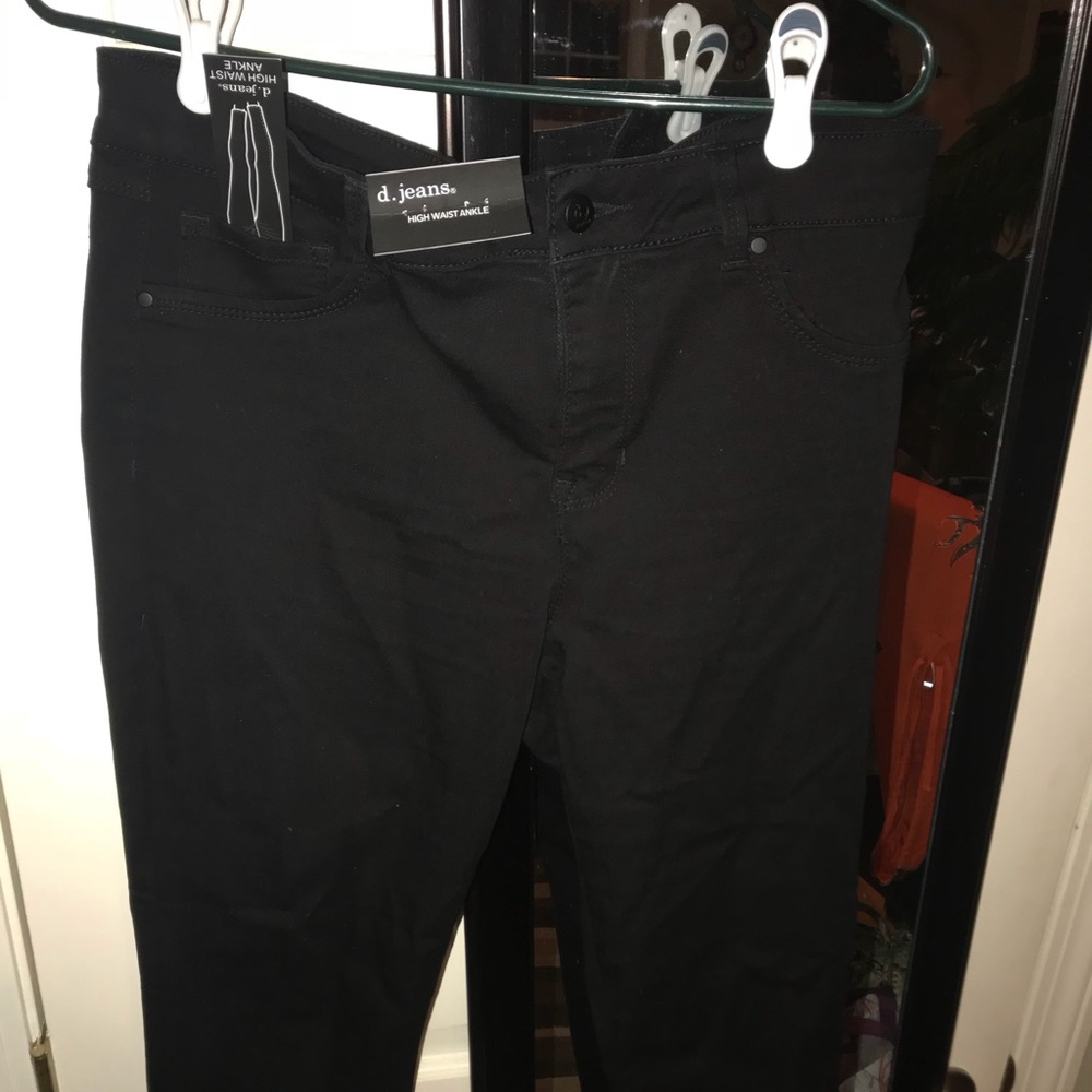 Black jegging ankle pants